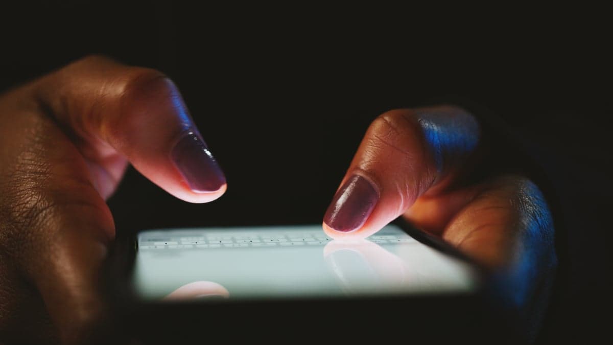 Sexting Showdown: AdultFriendFinder vs Snapchat