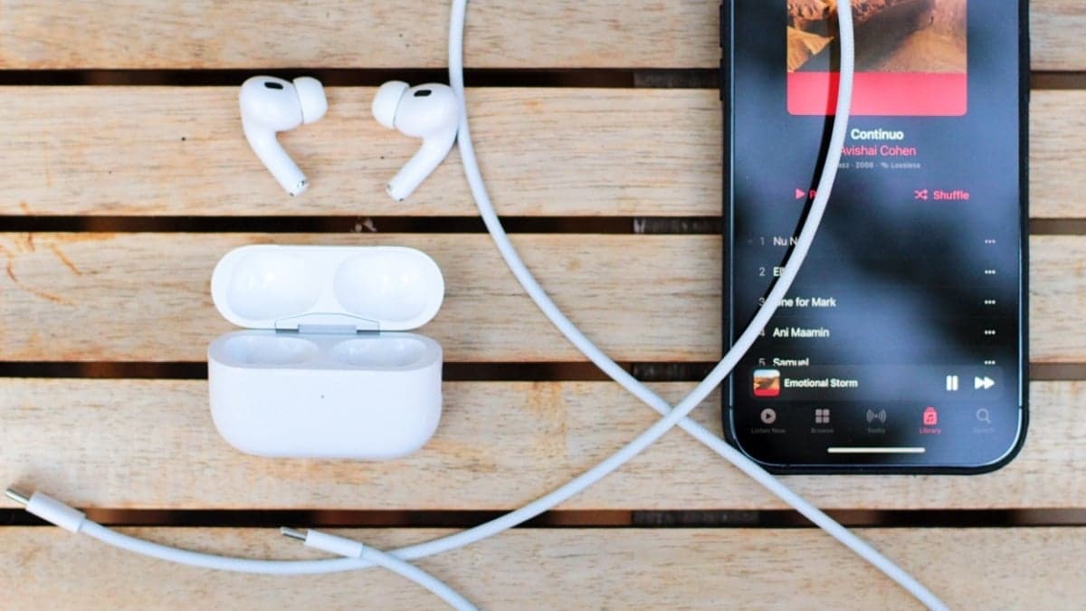 Apple AirPods Cameras In Final Testing